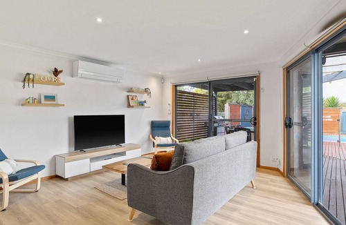 Cowes House | Redwood Beach House in Cowes