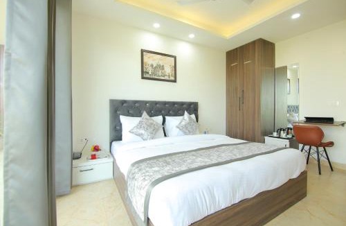 Sector 51 House | Reebah Inn & Suites
