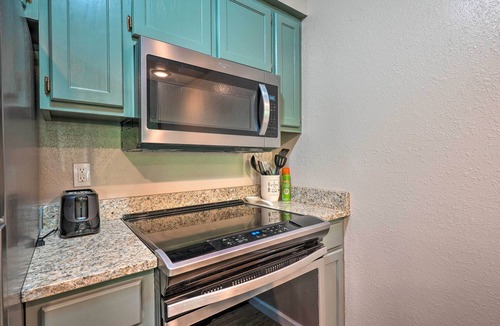 Notch Estates Apartment | Reeds Spring Condo Near Aquarium at the Boardwalk!