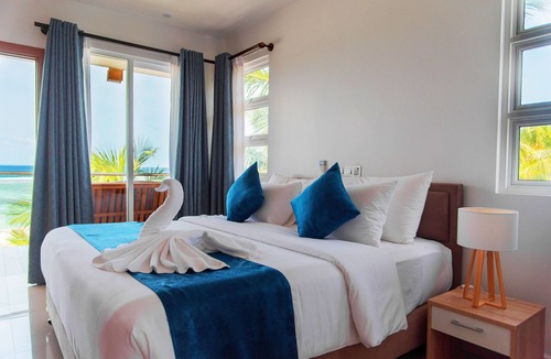 Thulusdhoo Island House | Reef Edge Thulusdhoo