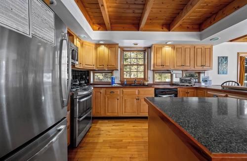 Rangeley House | Reef's Rangeley Lodge - great amenities, including hot tub!