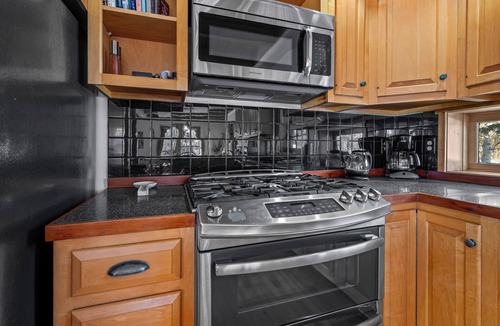Rangeley House | Reef's Rangeley Lodge - great amenities, including hot tub!