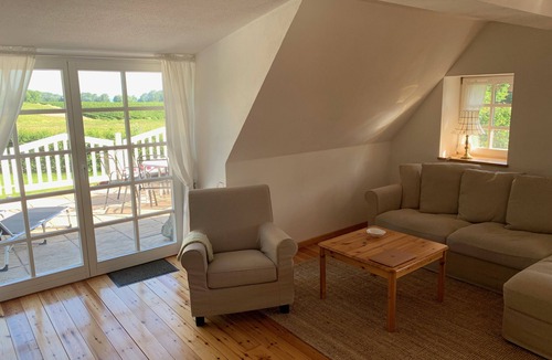 Hohenkirchen House | Reet und Meer - Reetdachhaus Beckerwitz, Apartment lake view with sea view