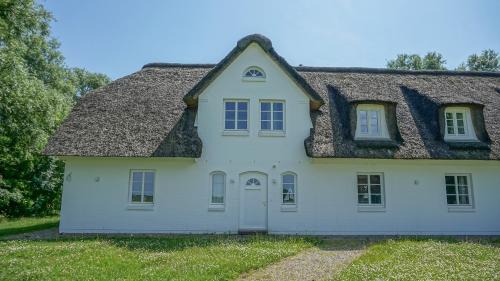 Toenning House | Reetdachhaus Dünenwarft