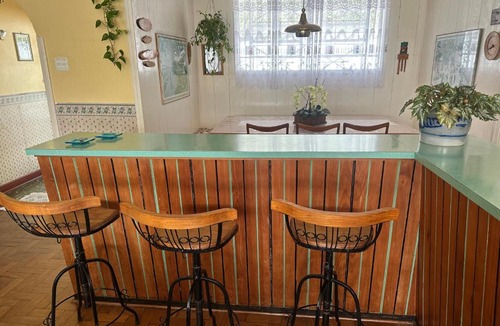 Vila Poran House | Refúgio aconchegante, WIFI, Lareira, 3km Capivari