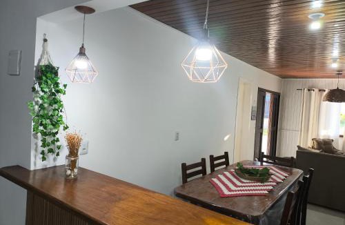 Balneario Arroio do Silva House | Refúgio com Bilhar, Churrasco e Vista Mar, branca