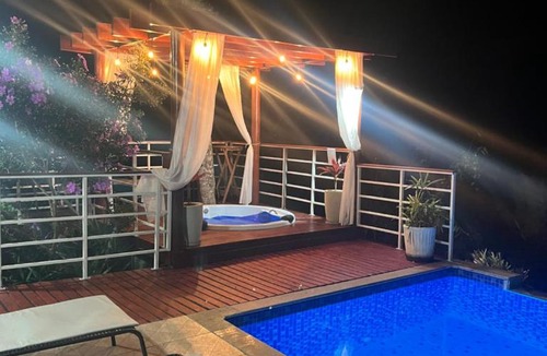 Mairipora House | Refúgio com hidro, piscina e linda vista!