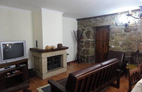 Campo de Gerez House | Refúgio da Geira - Holiday Home in Gerês for up to 7 people