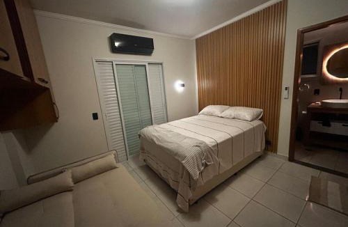 Vila Assuncao Apartment | Refúgio moderno com churrasqueira a 200m da praia