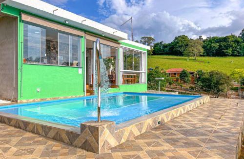 Itapeva House | Refúgio nas montanhas em Extrema com cachoeira