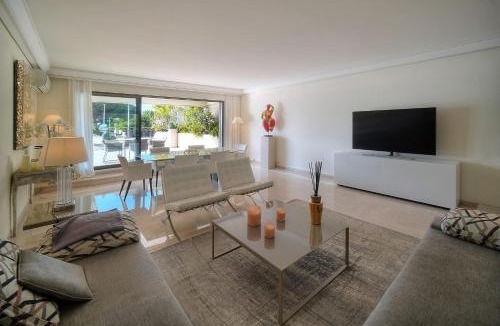 Cannes City Centre Apartment | REF 1429 - Cannes Croisette - Sea view apartment for rent