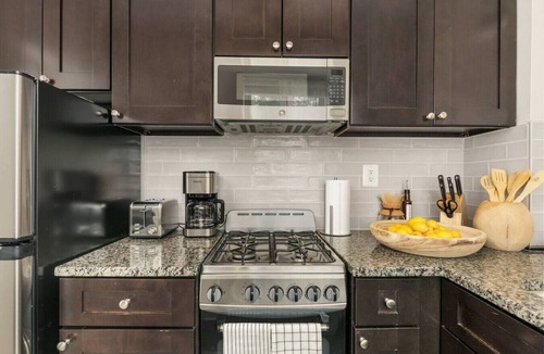 Radnor - Fort Myer Heights Apartment | Refined 2 King Bed apartment, Free Parking & Metro