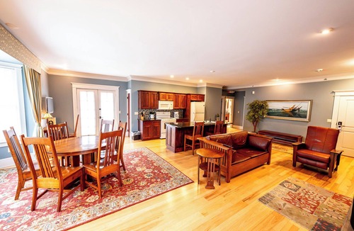 Shawnee On Delaware Hotel | Refined Mountain Getaway | Premium Comfort Amid Stunning Surroundings w/Parking