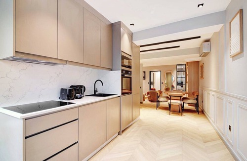 Quartier du Mail Apartment | Refined Parisian flat with Designer Finishes – Rue Montorgueil Elegance
