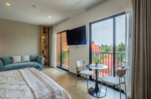 Colonia Roma Apartment | Refined Spacious Studio, Balcony, Pool & Gym