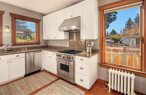Wallingford House | Refined Wallingford Craftsman Perfect Family Retreat near Parks, Zoo & UW