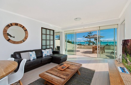 Coolangatta Apartment | Reflections 202- Ocean views