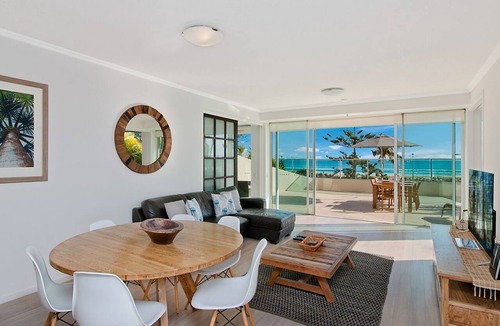 Coolangatta Apartment | Reflections 202- Ocean views