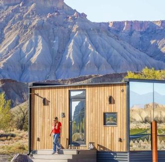 Torrey House | Reflections - Luxe Mirror Home Near Capitol Reef