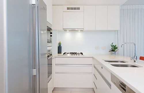 Coolangatta Apartment | Reflections tower 2 Unit 401 Greenmount Beachfront with Wi-Fi included Easy walk to shops and cafes