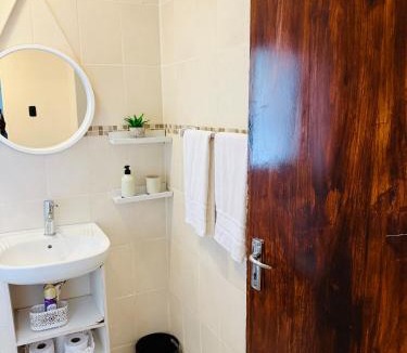 Secunda Apartment | Refresh On Wolseley