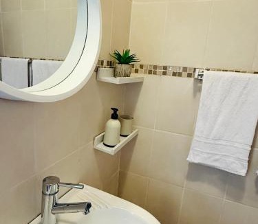 Secunda Apartment | Refresh On Wolseley
