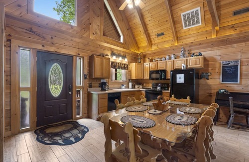 Branson Cedars Cabin | Refreshed Three Bear Log Cabin, Vaulted Ceilings, Private Hot Tub, Car Charger, Close to Big Cedar
