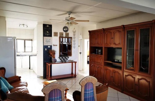 Warner Beach Apartment | Refreshing 3-Bedroom Family Unit On The Beach.