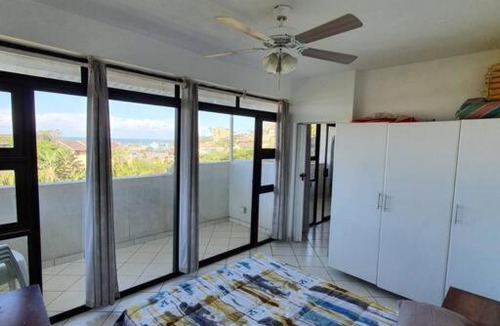 Warner Beach Apartment | Refreshing 3-Bedroom Family Unit On The Beach.