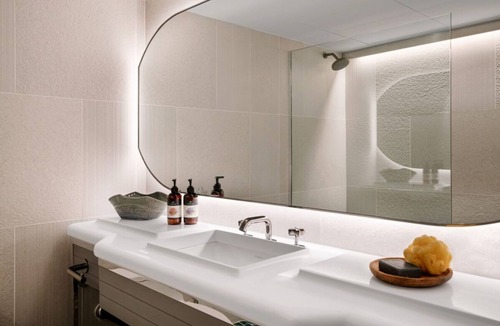 Congress Avenue Historic District Hotel | Refreshing Getaway Trip! Pets Allowed, Outdoor Pool, Minutes to Walter Beach