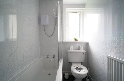 South Queensferry Apartment | Refreshing Modern Apartment in South Queensferry