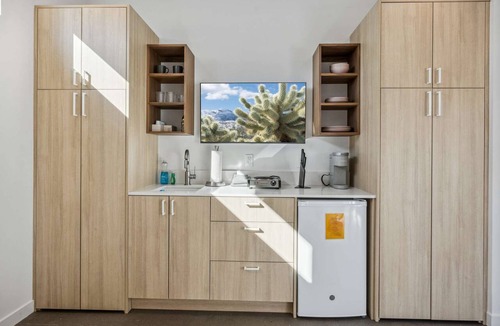 Camelback East Apartment | Refreshing Studio Apartment - 80 Walkscore!