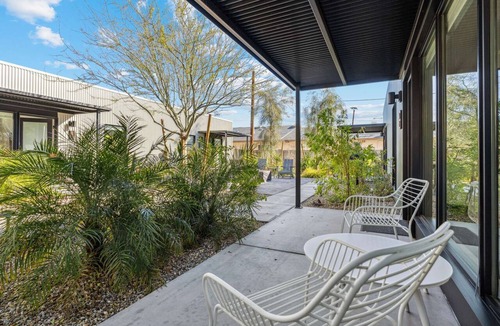 Camelback East Apartment | Refreshing Studio Apartment - 80 Walkscore!