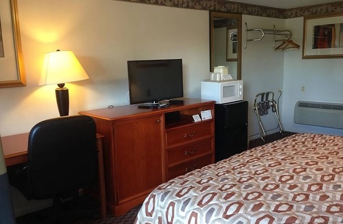 Campbelltown Hotel | Refreshing Vacation Trip! FREE Breakfast, Near Hershey Park and Zoo America!