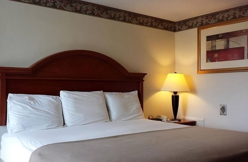 Campbelltown Hotel | Refreshing Vacation Trip! FREE Breakfast, Near Hershey Park and Zoo America!