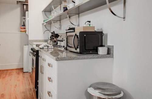 Capitol Hill Apartment | Refreshing & Warm Atmosphere // Private 1-BR // Easy Access to Public Transit