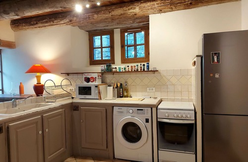 Forcalquier Cottage | Refreshingly cool in summer, 18th century gite, centre Forcalquier