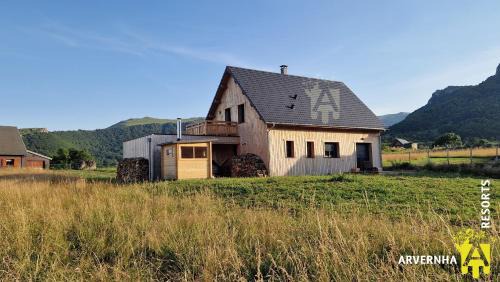 Chambon-sur-Lac Ski Chalet | Refuge de l'Angle