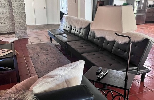Eustis Ski Chalet | Refuge Home, Jacuzzi & Heated Pool 35 min Orlando.