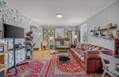 Berkeley Springs House | Refugio - Artsy vibe and retreat, zen garden, fire pit, downtown Berkeley Springs