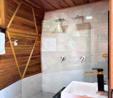 Seara Cabin | Refugio de abelhas