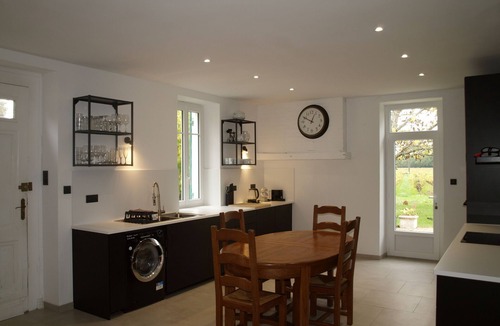 Saint-Vivien House | Refurbed 4 bed/3 bath (sleeps 8-12) fibre wifi + private pool amongst the vines