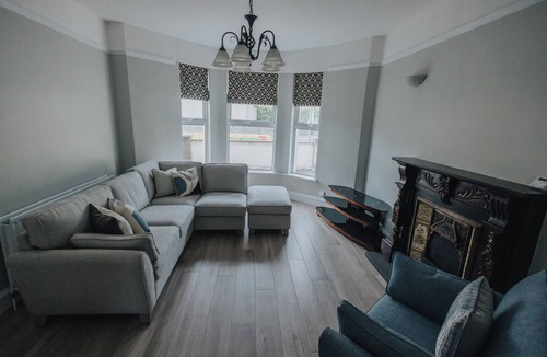 Newcastle House | Refurbished 5-bed Central Newcastle. Ideal for families/golfers/activity breaks
