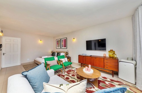 Cape Town City Centre Apartment | Refurbished Studio Apart in the Heart of Cape Town