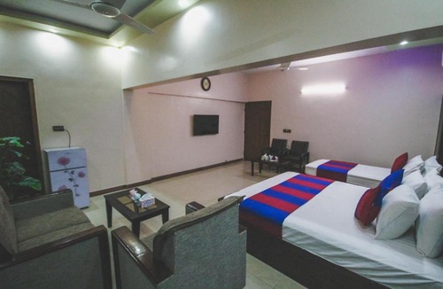 PECHS Hotel | Regalia inn