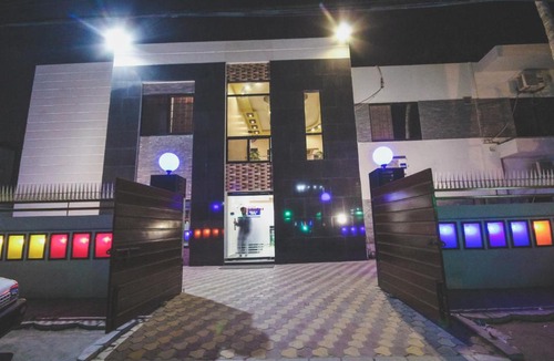 PECHS Hotel | Regalia inn