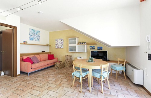 Montioni Apartment | Regarda - appartment "Iris" in complex with swimming pool very close to the Lazise city centre