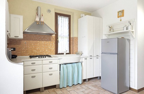Montioni Apartment | Regarda - appartment "Iris" in complex with swimming pool very close to the Lazise city centre
