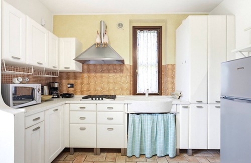 Montioni Apartment | Regarda - appartment "Iris" in complex with swimming pool very close to the Lazise city centre