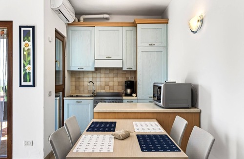 Cisano Apartment | Regarda -Blue View 1 apartment with lake view, 1 bedroom, pool